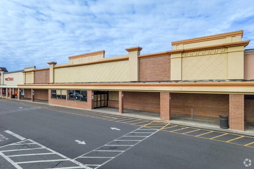 More Photos Of 550 Jefferson Davis Hwy, Fredericksburg General Retail For Sale