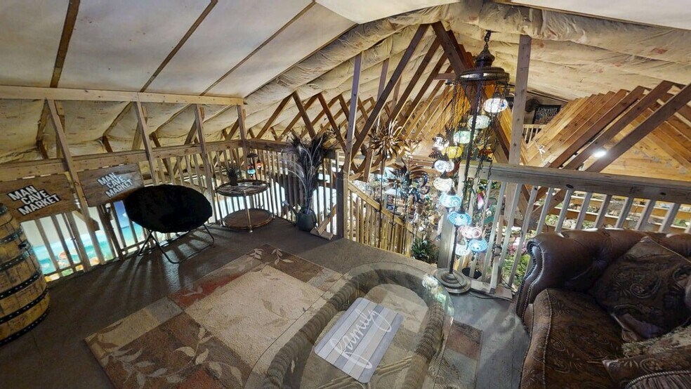 More Photos Of 17897 US-31, Vinemont General Retail For Sale