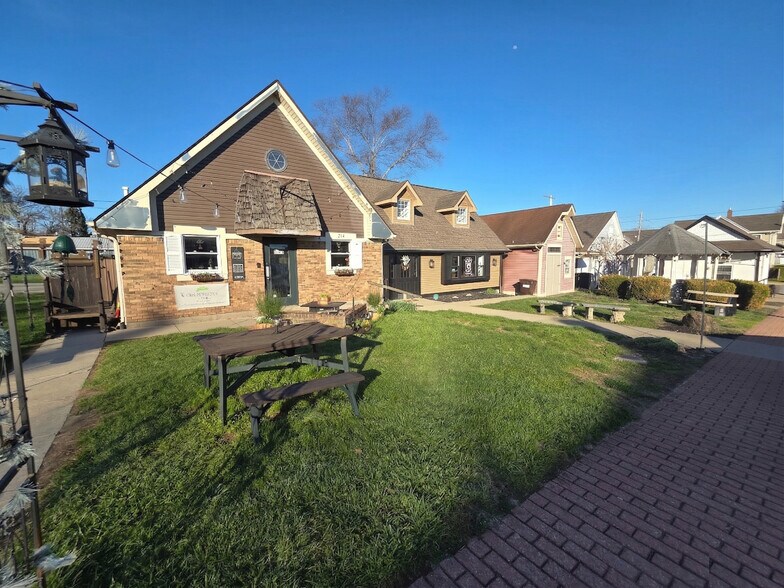 More Photos Of 195 S Main St, Waynesville Freestanding For Sale