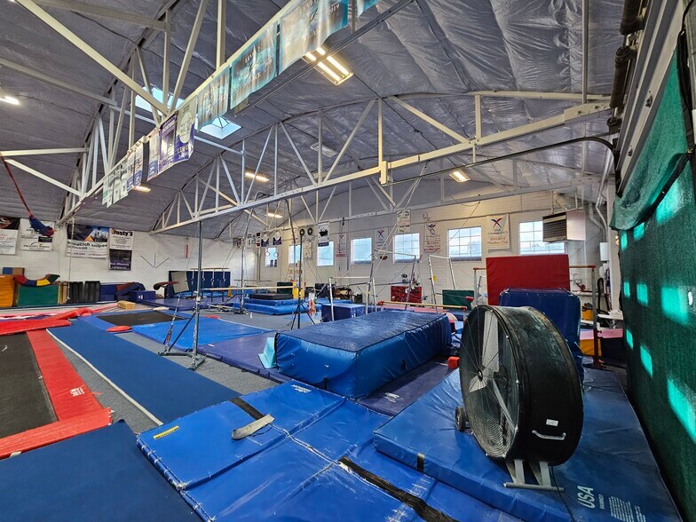 More Photos Of 815 N 1st Ave, Great Falls Auto Dealership For Lease