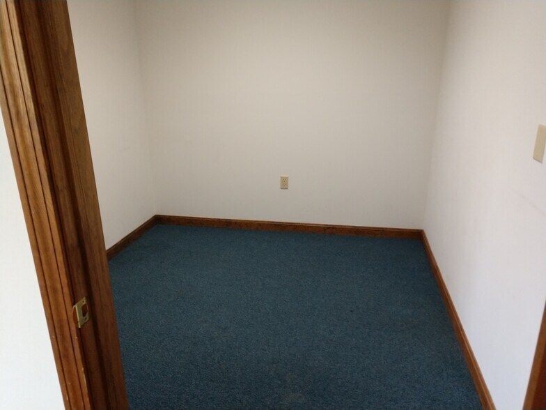 More Photos Of 34 Academy Hill Rd, Plainfield Office For Sale