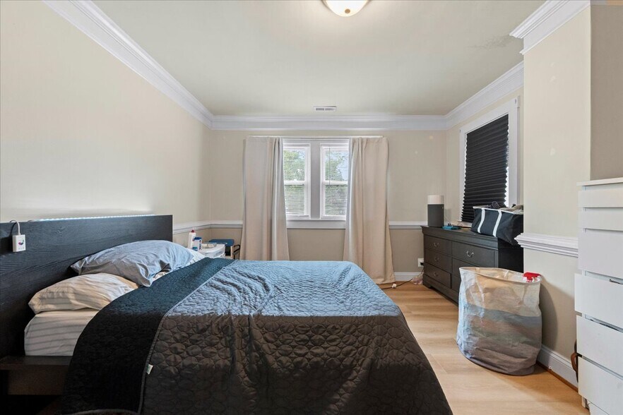 More Photos Of 1911 Dixon St, Fredericksburg Freestanding For Sale