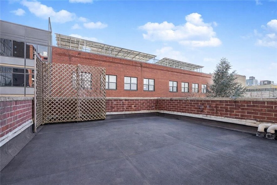 More Photos Of 332 Douglass St, Brooklyn Warehouse For Sale