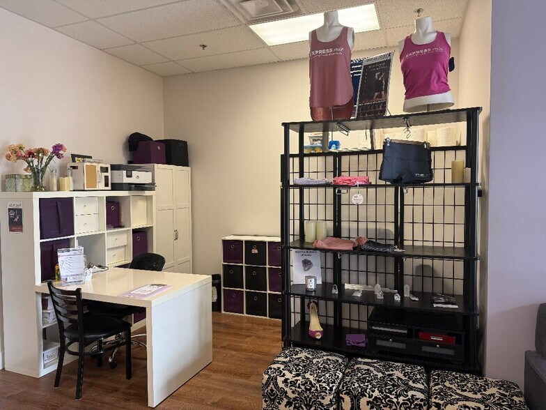 More Photos Of 1655 W Chandler Blvd, Chandler Storefront Retail Office For Lease