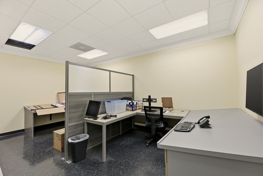 More Photos Of 410 Montbrook Ln, Knoxville Office For Lease