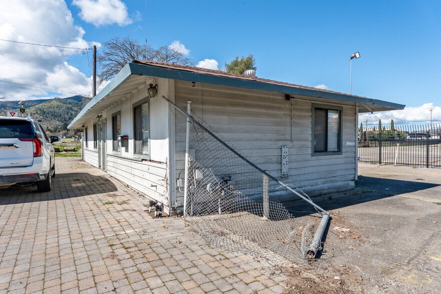 More Photos Of 1117 Commerce Dr, Ukiah Industrial For Sale