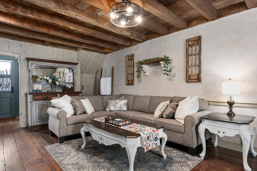 More Photos Of 104 E Austin St, Fredericksburg Storefront Retail Residential For Sale