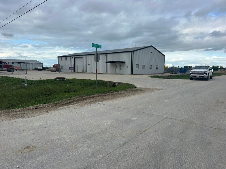 More Photos Of 2129 Phoenix Dr, Beaumont Loft Creative Space For Lease