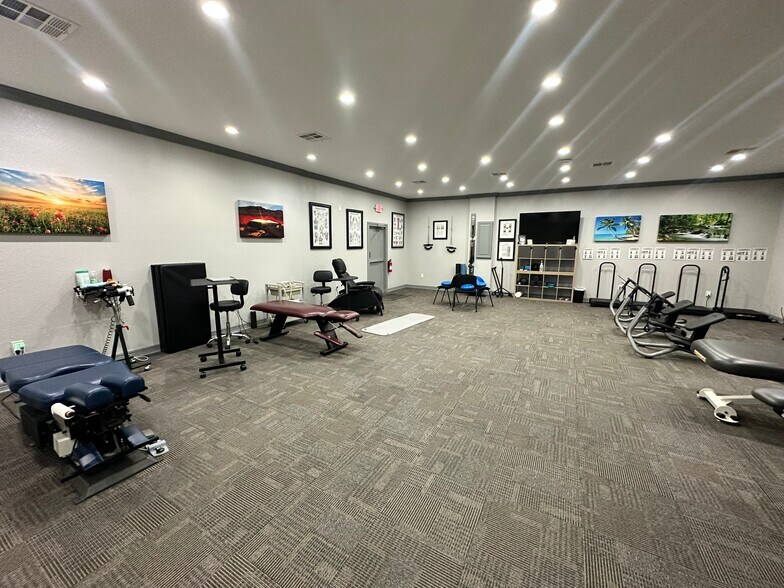 More Photos Of 2018 Broadway St, Pearland Office For Lease