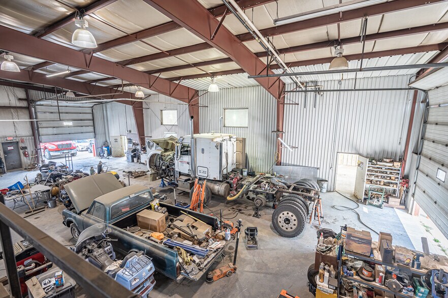 More Photos Of 6006 53 Av, Lloydminster Warehouse For Sale