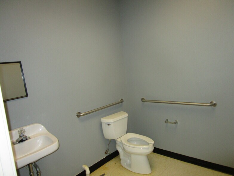 More Photos Of 1008-1016 W Mary St, Garden City General Retail For Lease