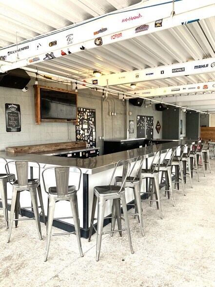 More Photos Of 100 W Livingston St, Orlando Restaurant For Lease