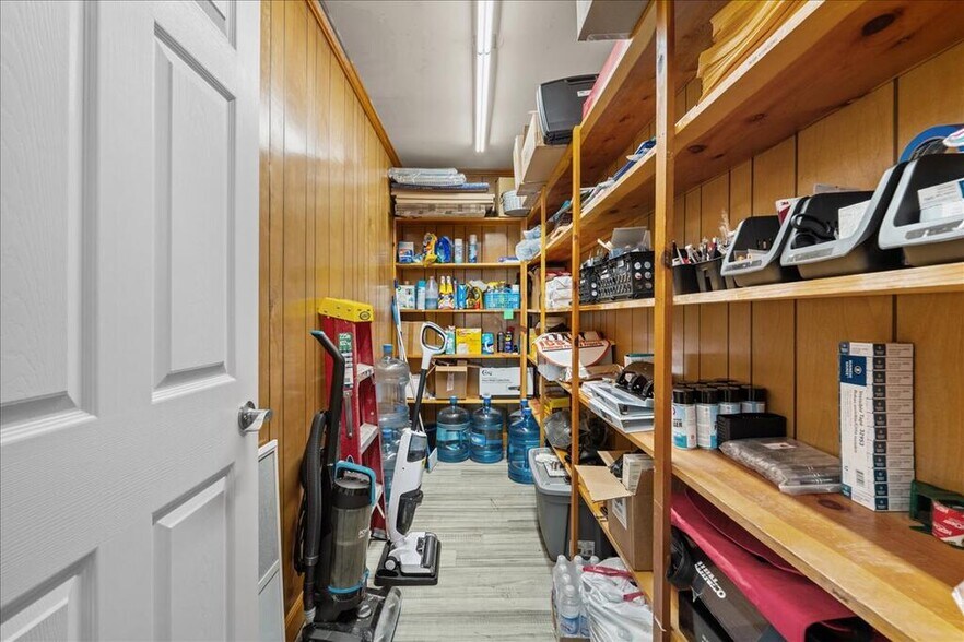 More Photos Of 57 Mountain Rd, Halifax Office For Sale