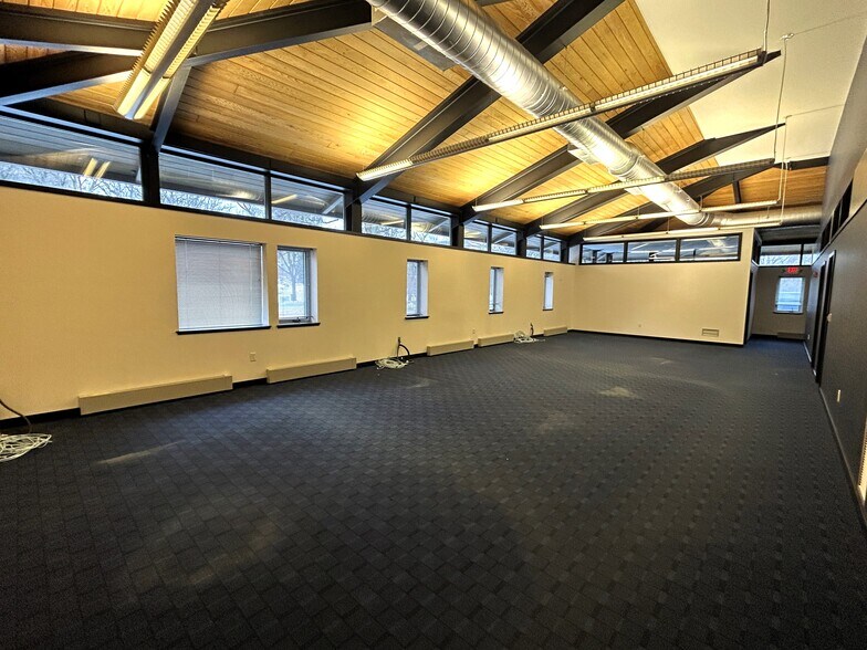 More Photos Of 6200 Mineral Point Rd, Madison Office For Sale