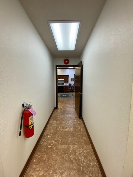 More Photos Of 4950 Washington Blvd, Beaumont Light Manufacturing For Sale