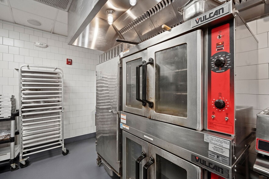 More Photos Of 14 Folly Field Rd, Hilton Head Island Restaurant For Sale