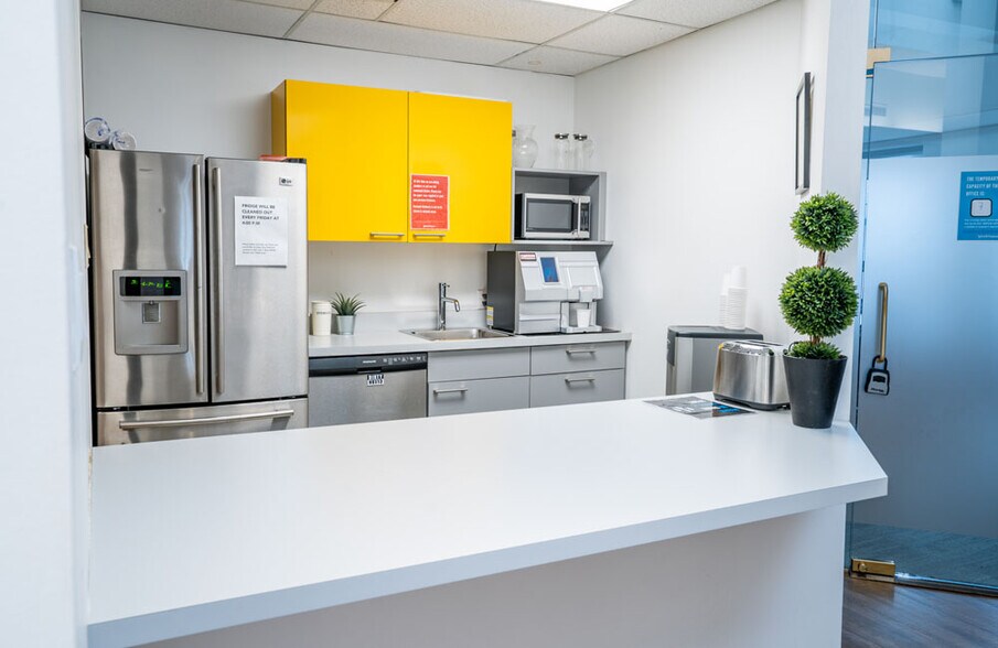 More Photos Of 350 Bay St, Toronto Coworking Space