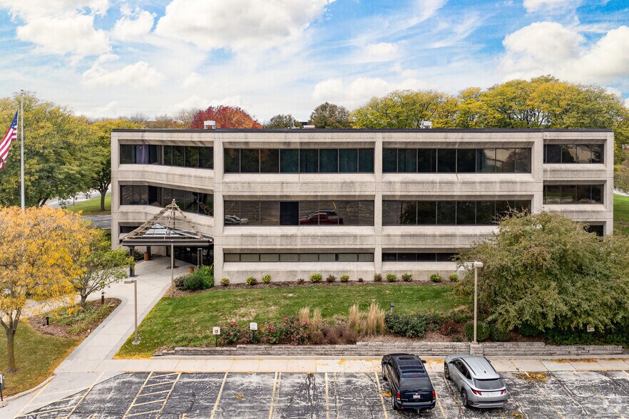 More Photos Of 250 S Executive Dr, Brookfield Office For Sale