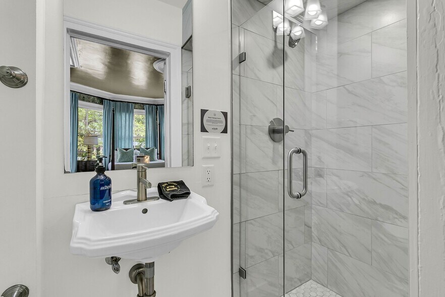 More Photos Of 184 Ashley Ave, Charleston Specialty For Sale