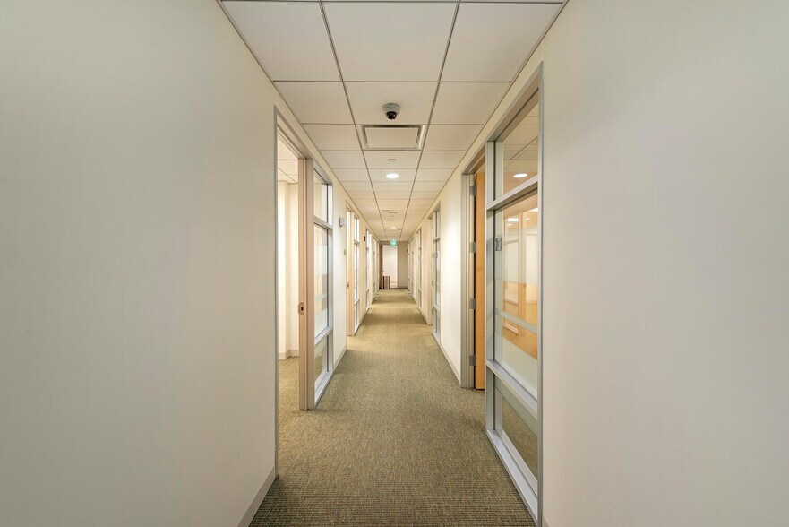 More Photos Of 350 5th Ave S, Naples Storefront Retail Office For Lease