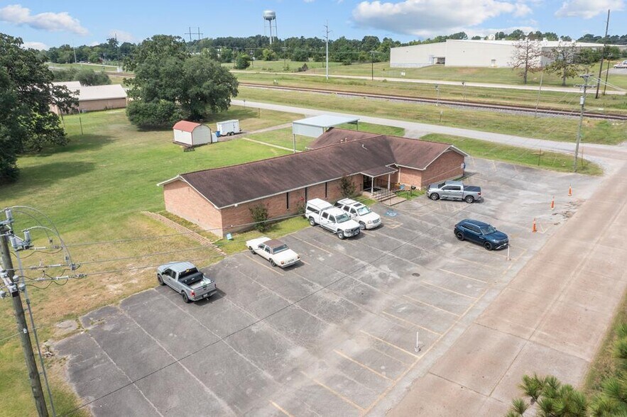 More Photos Of 100 E Borden St, Diboll Religious Facility For Sale