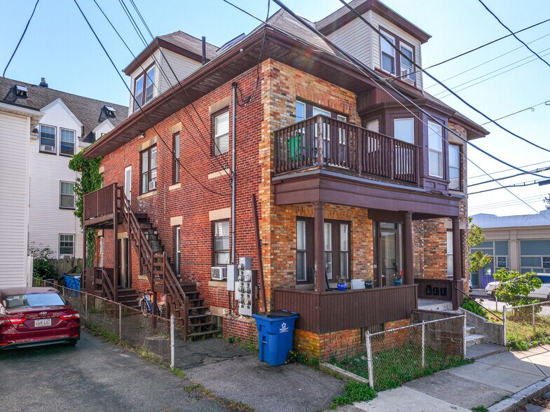 More Photos Of 5 Waveway Ave, Winthrop Apartments For Sale