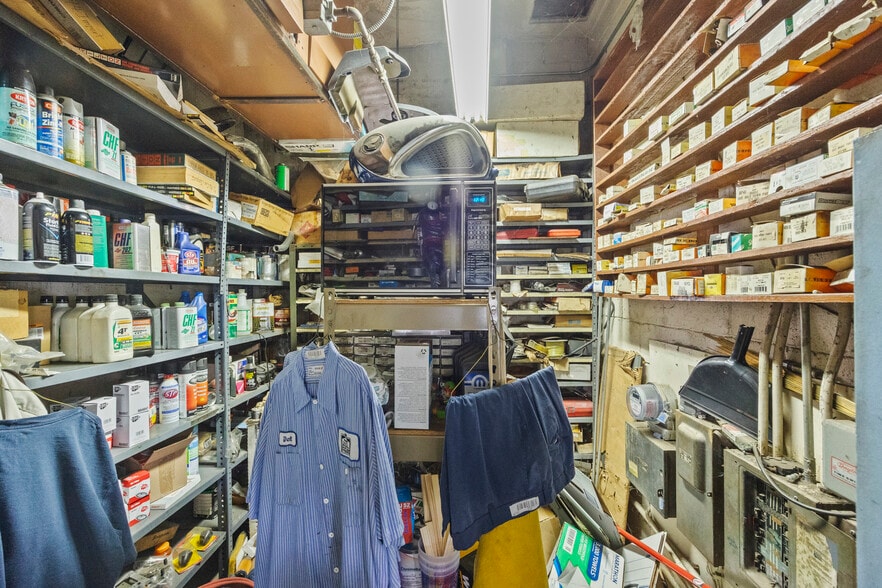 More Photos Of 6212 Kingston Pike, Knoxville Auto Repair For Sale