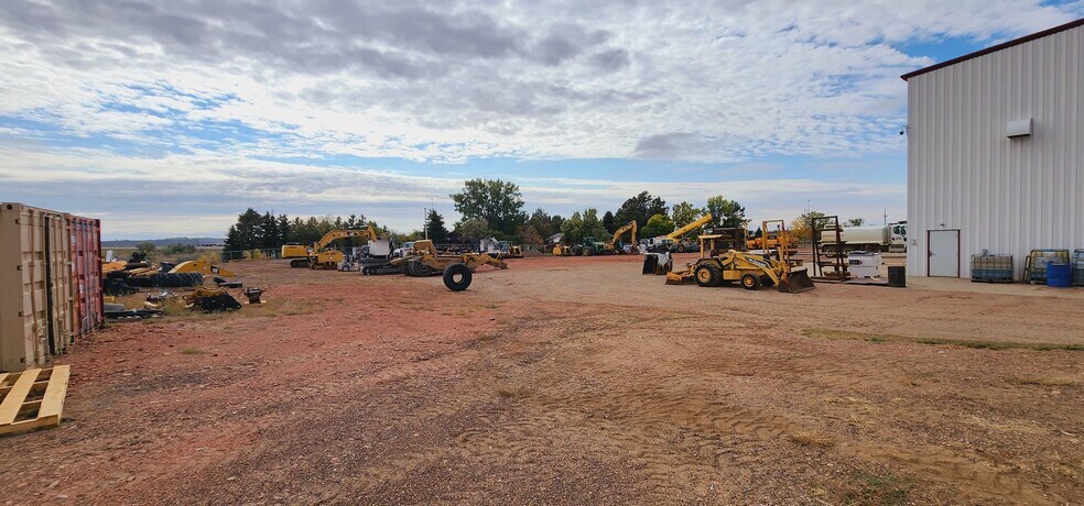 More Photos Of 860 35th Ave E, Dickinson Warehouse For Sale