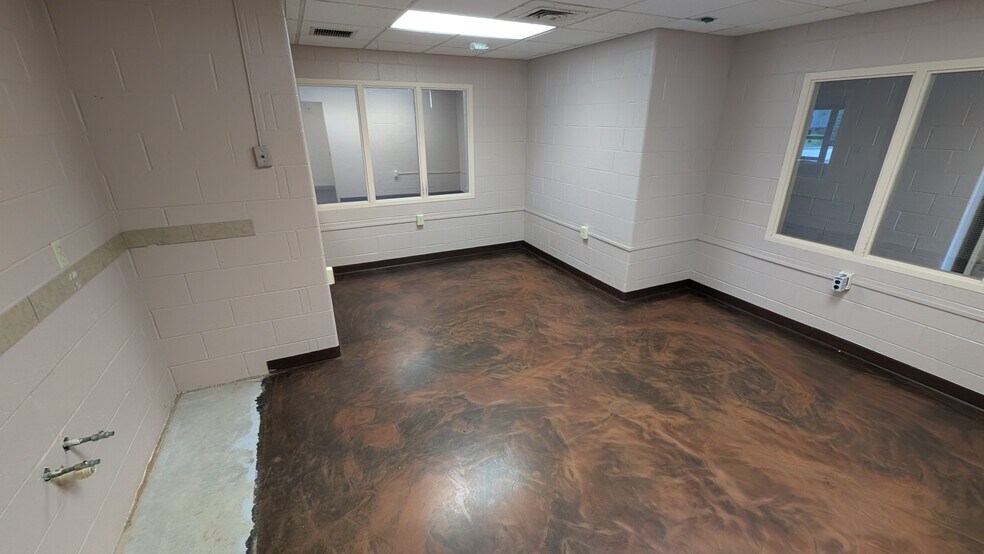 More Photos Of 12555 SR 23 SR 23, Granger Office For Sale