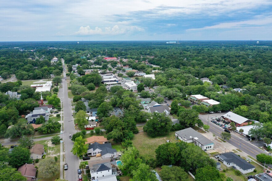 More Photos Of 1501 N Howe St, Southport Freestanding For Sale