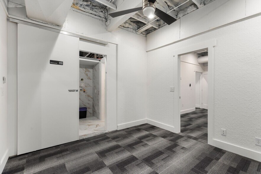 More Photos Of 22030 7th Ave S, Des Moines Medical For Sale