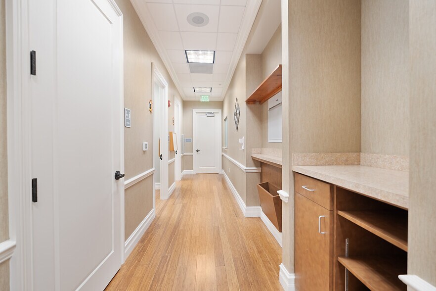 More Photos Of 3021 N Airport Pulling Rd, Naples Office For Sale