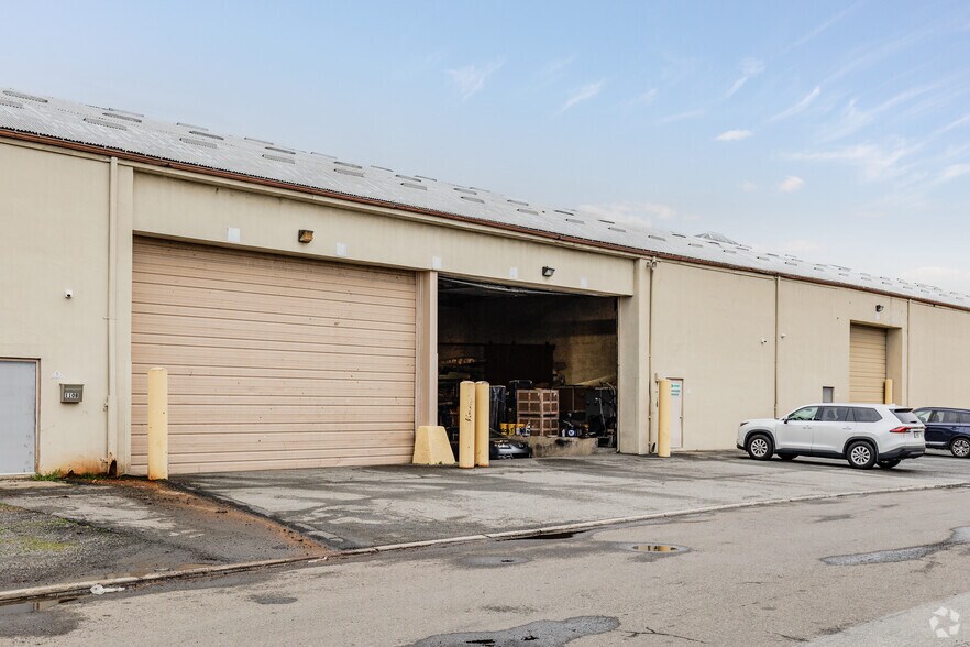 More Photos Of 110 King St, Hackensack Warehouse For Lease