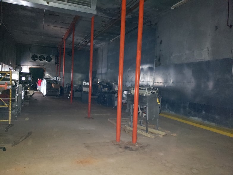 More Photos Of 14707 Dexter Ave, Detroit Warehouse For Sale