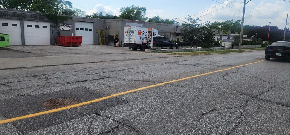 More Photos Of 1285 Crawford Av, Windsor Storefront For Sale