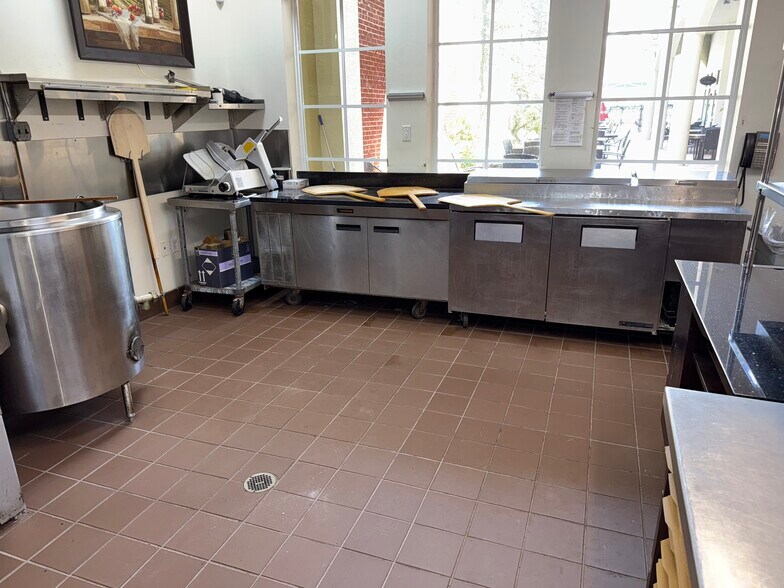 More Photos Of 128 S Beach St, Daytona Beach Apartments For Lease