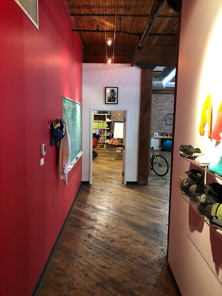 More Photos Of 1104 NW 15th Ave, Portland Office For Lease