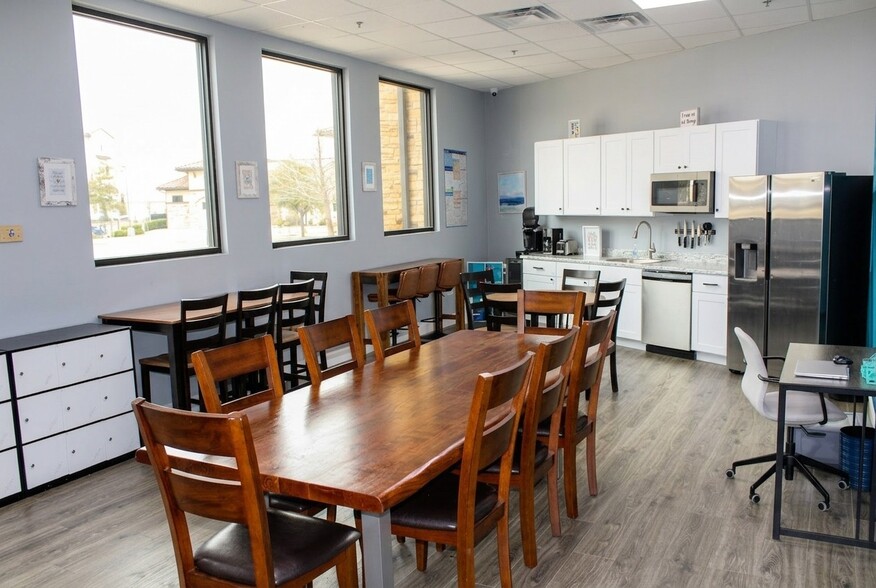 More Photos Of 421 E Royal Ln, Irving Medical For Sale