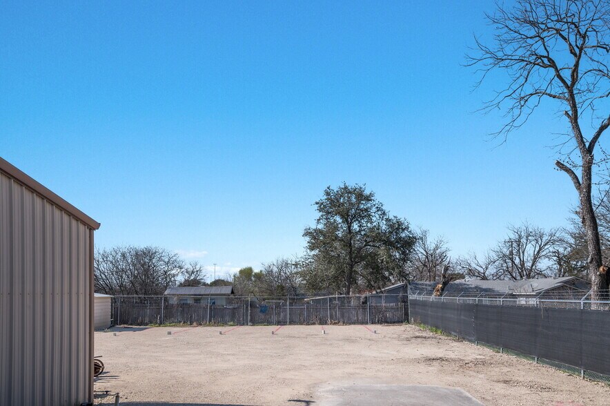 More Photos Of 5447 Seguin Rd, Kirby Auto Repair For Sale