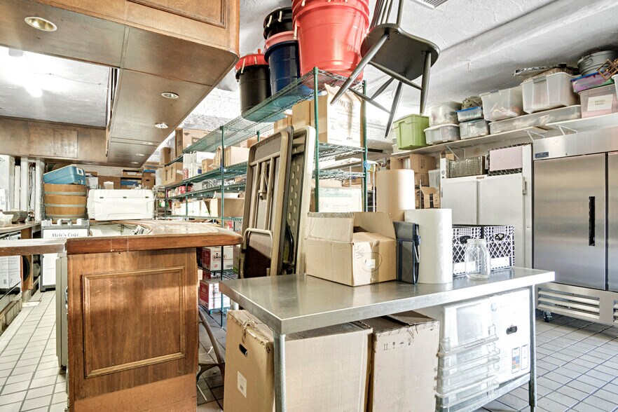 More Photos Of 2214 Stoner Ave, Los Angeles Freestanding For Lease