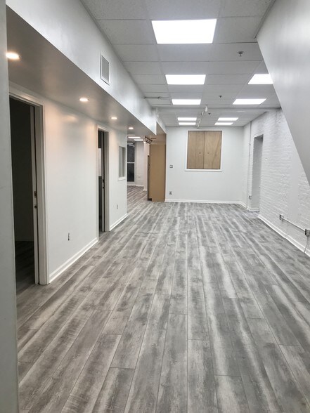 More Photos Of 447 W 36th St, New York Loft Creative Space For Sale