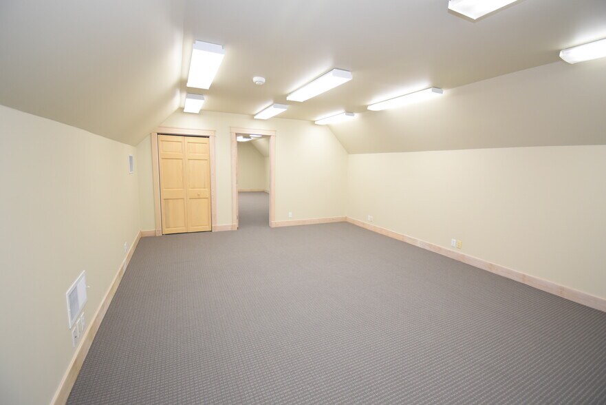 More Photos Of 312 N Water St, Owosso Loft Creative Space For Sale