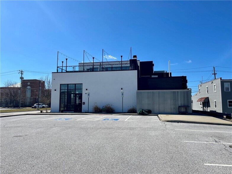 More Photos Of 3941 Erie St, Willoughby Restaurant For Lease