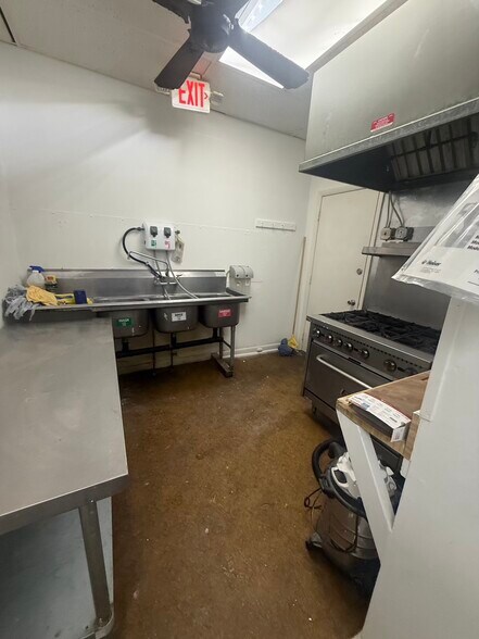 More Photos Of 211 W Clinton Ave, Oaklyn Storefront Retail Residential For Sale