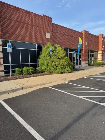 More Photos Of 45305 Catalina Ct, Sterling Showroom For Sale