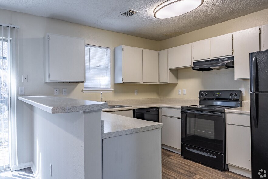 More Photos Of 5816 Covington Hwy, Decatur Apartments For Sale
