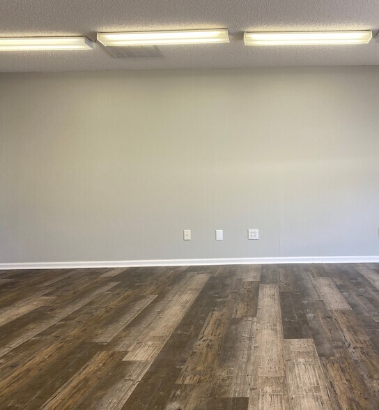 More Photos Of 6983-7009 Wall Triana Hwy, Madison Freestanding For Lease