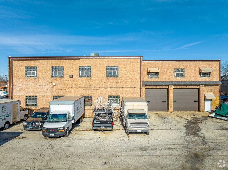 More Photos Of 9201-9207 S Keating, Oak Lawn Self Storage For Lease