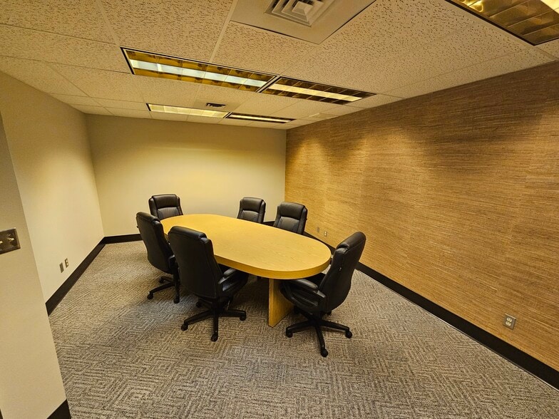 More Photos Of 1093 Appleton Rd, Menasha Office For Sale