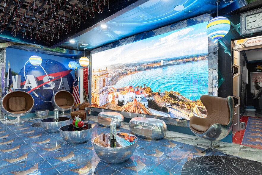 More Photos Of 1015 Fantasy Dr, Davenport Specialty For Sale